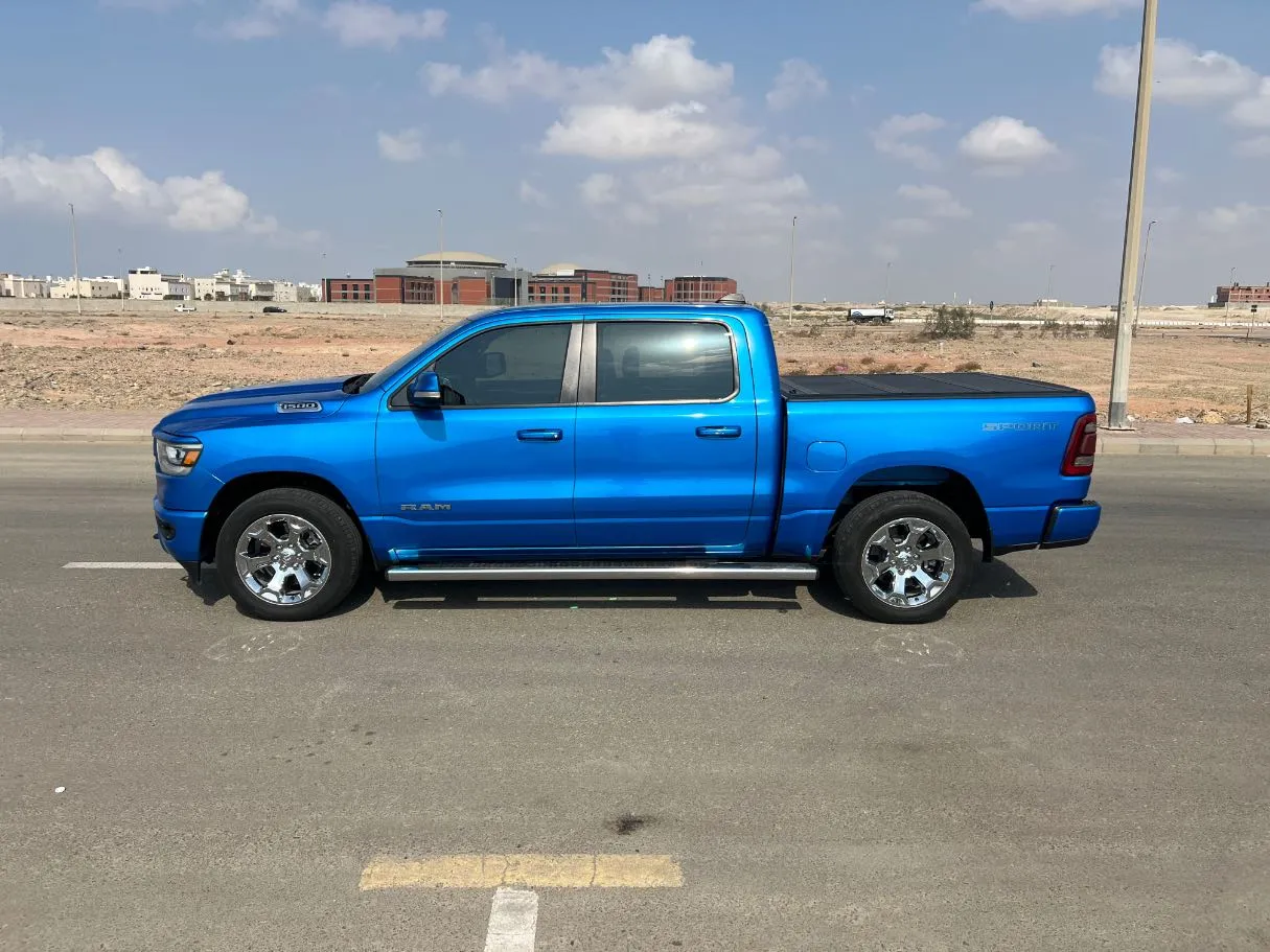 Car image 8