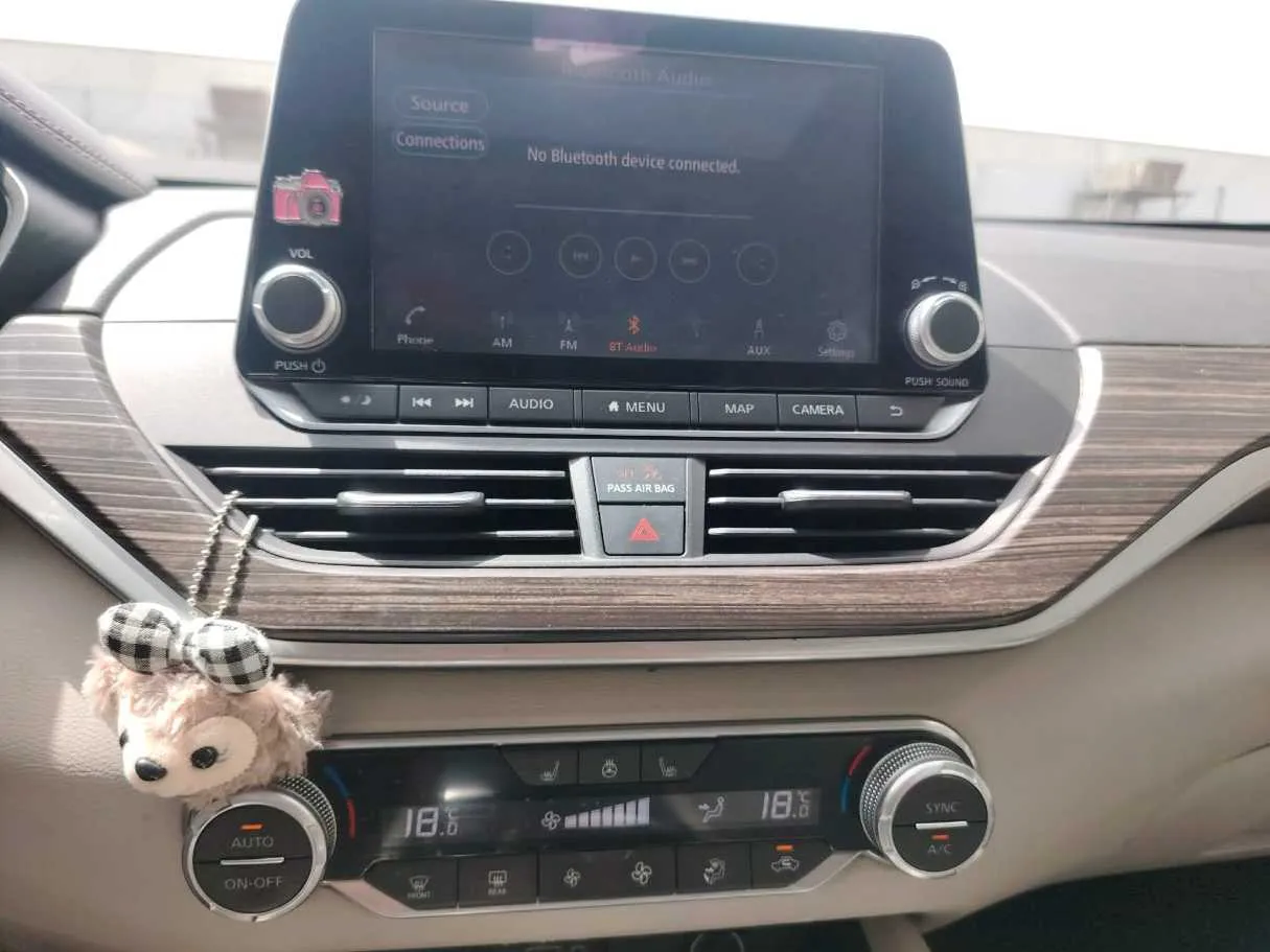 Car image 25