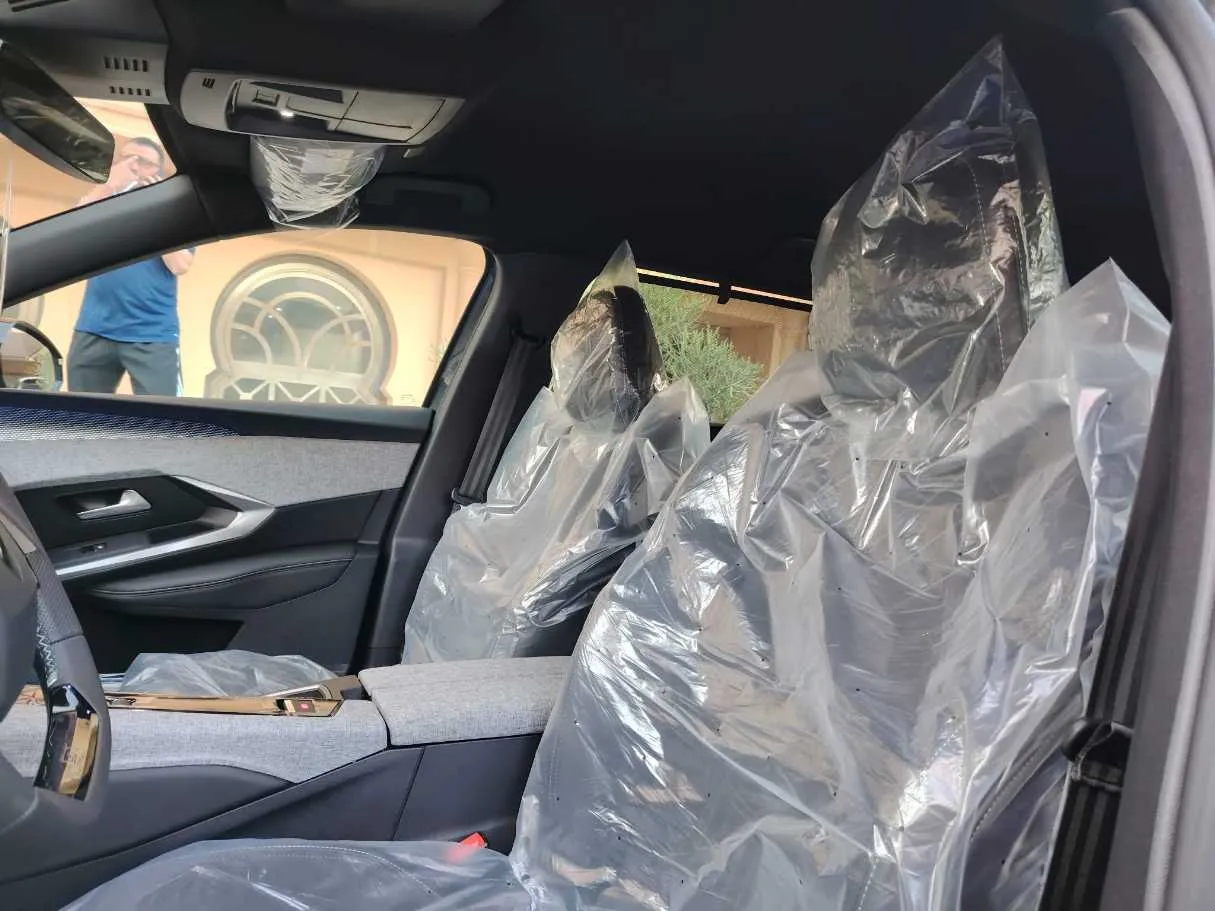 Car image 14