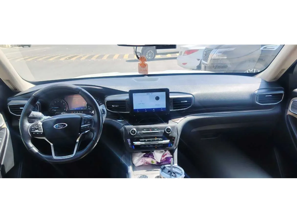 Car image 16