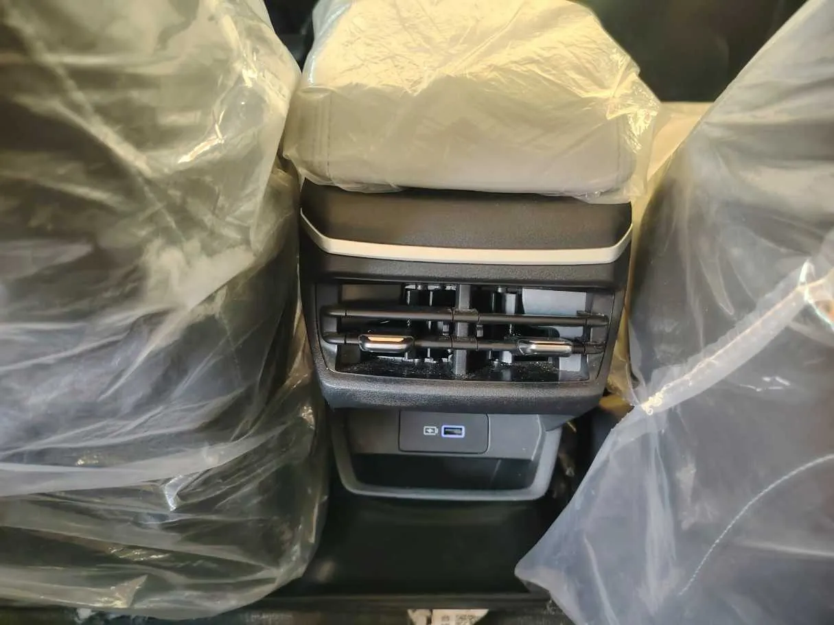 Car image 38