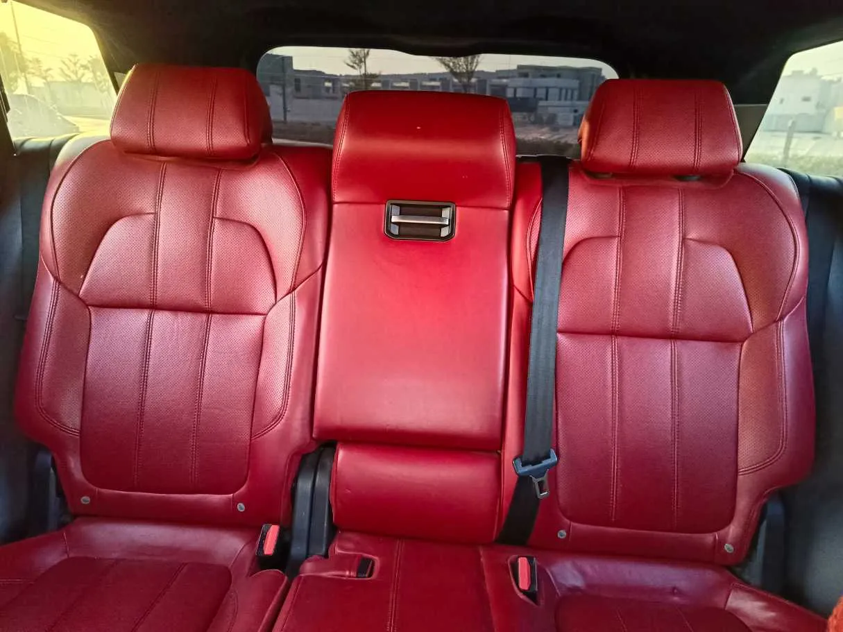 Car image 18