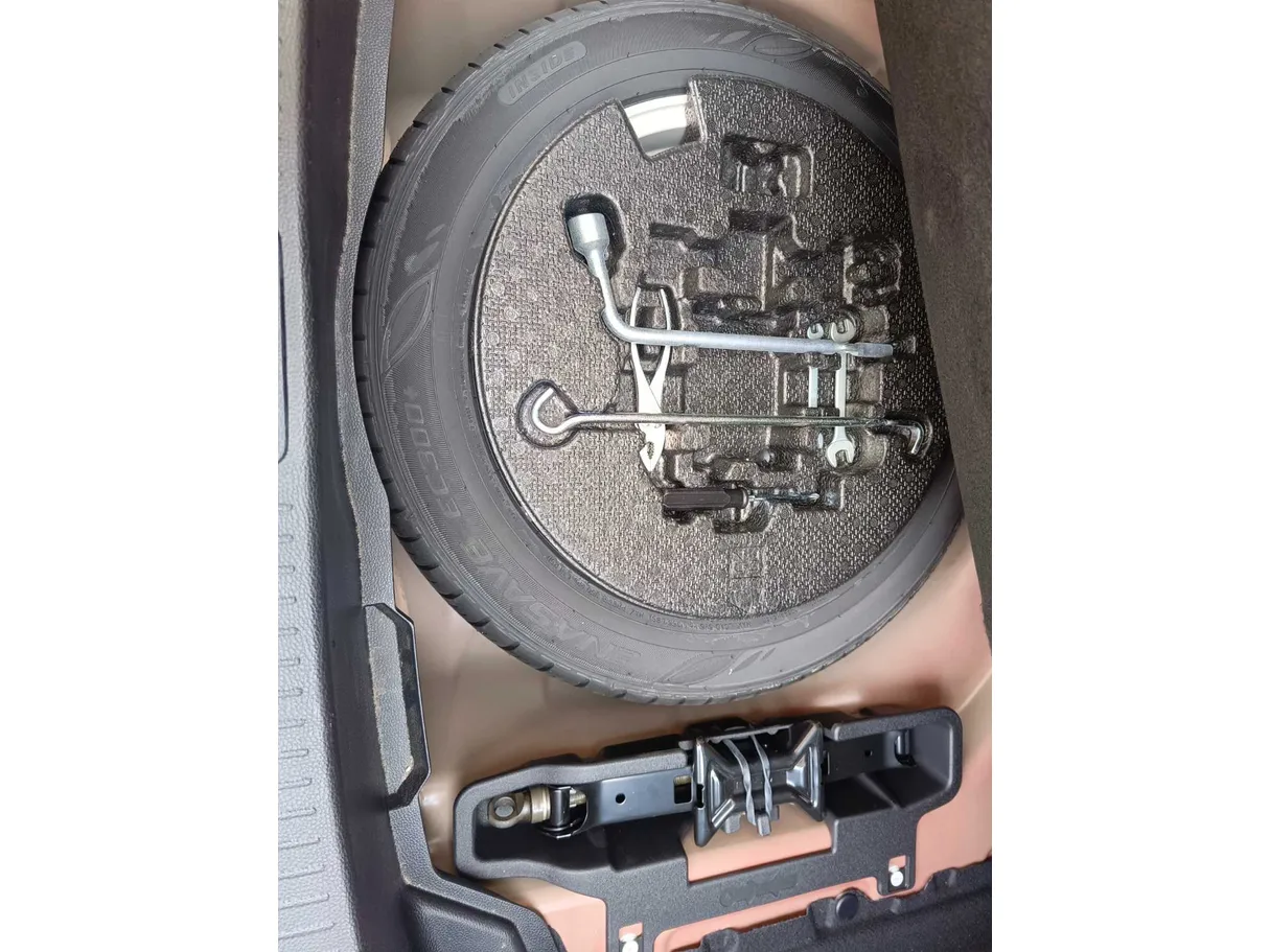 Car image 30