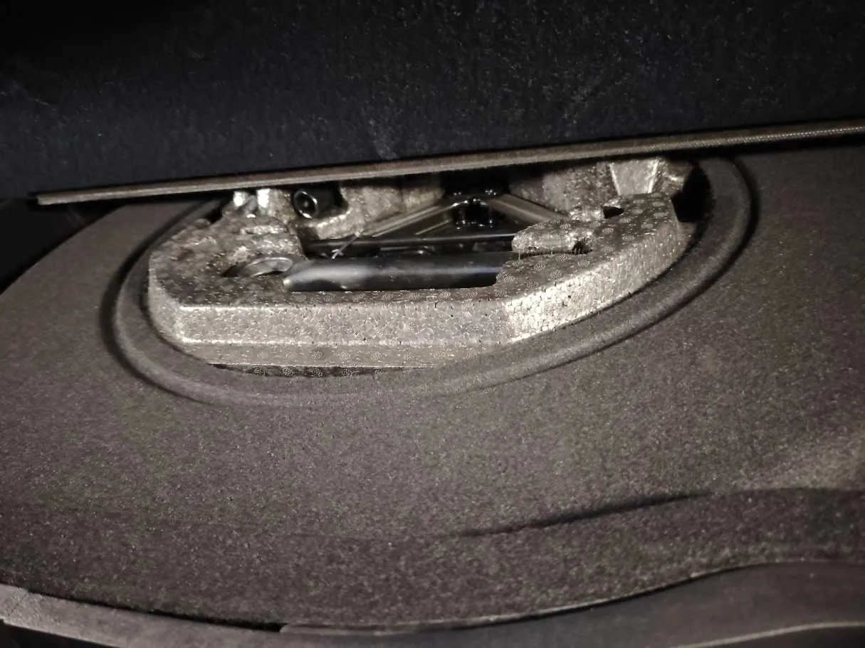 Car image 46