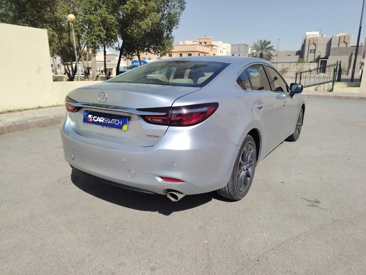 Car image 5