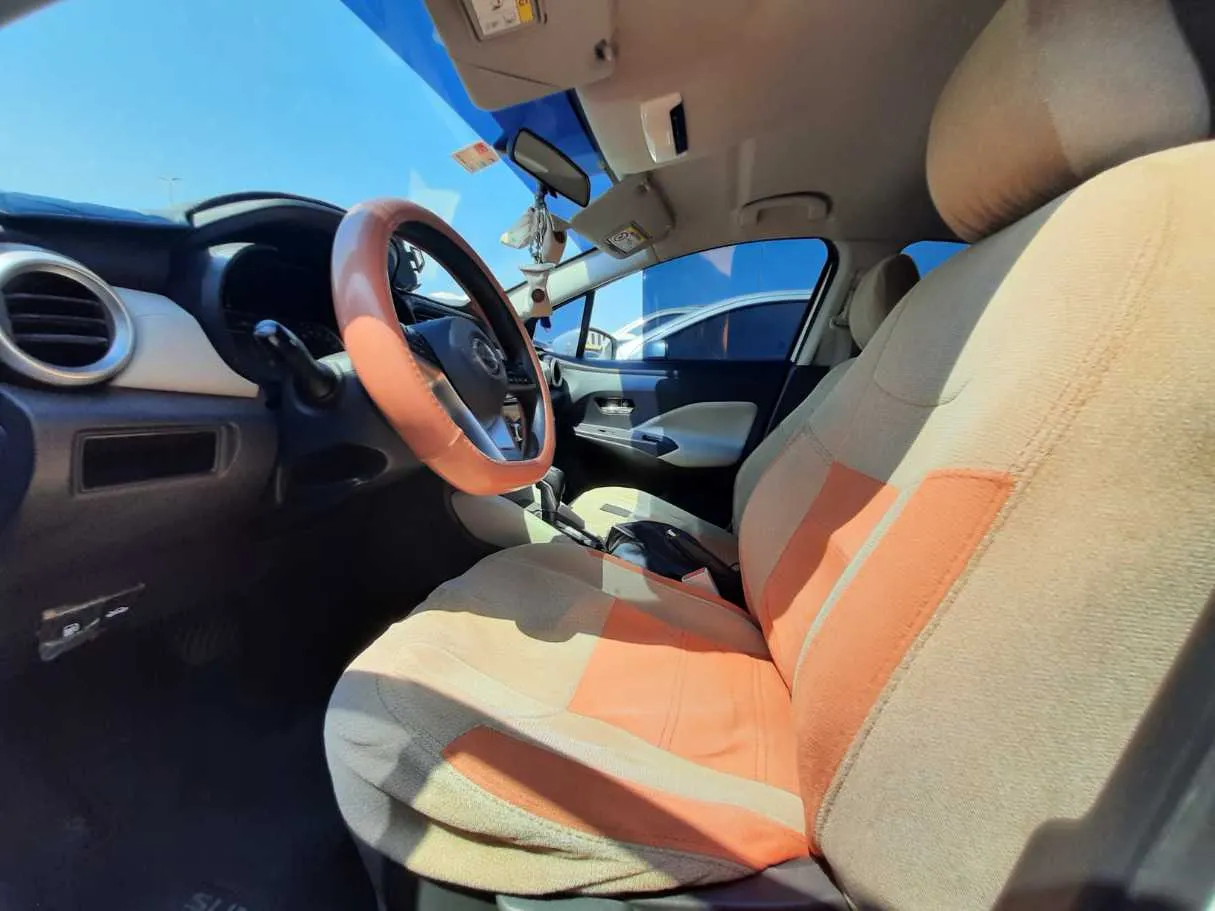 Car image 7