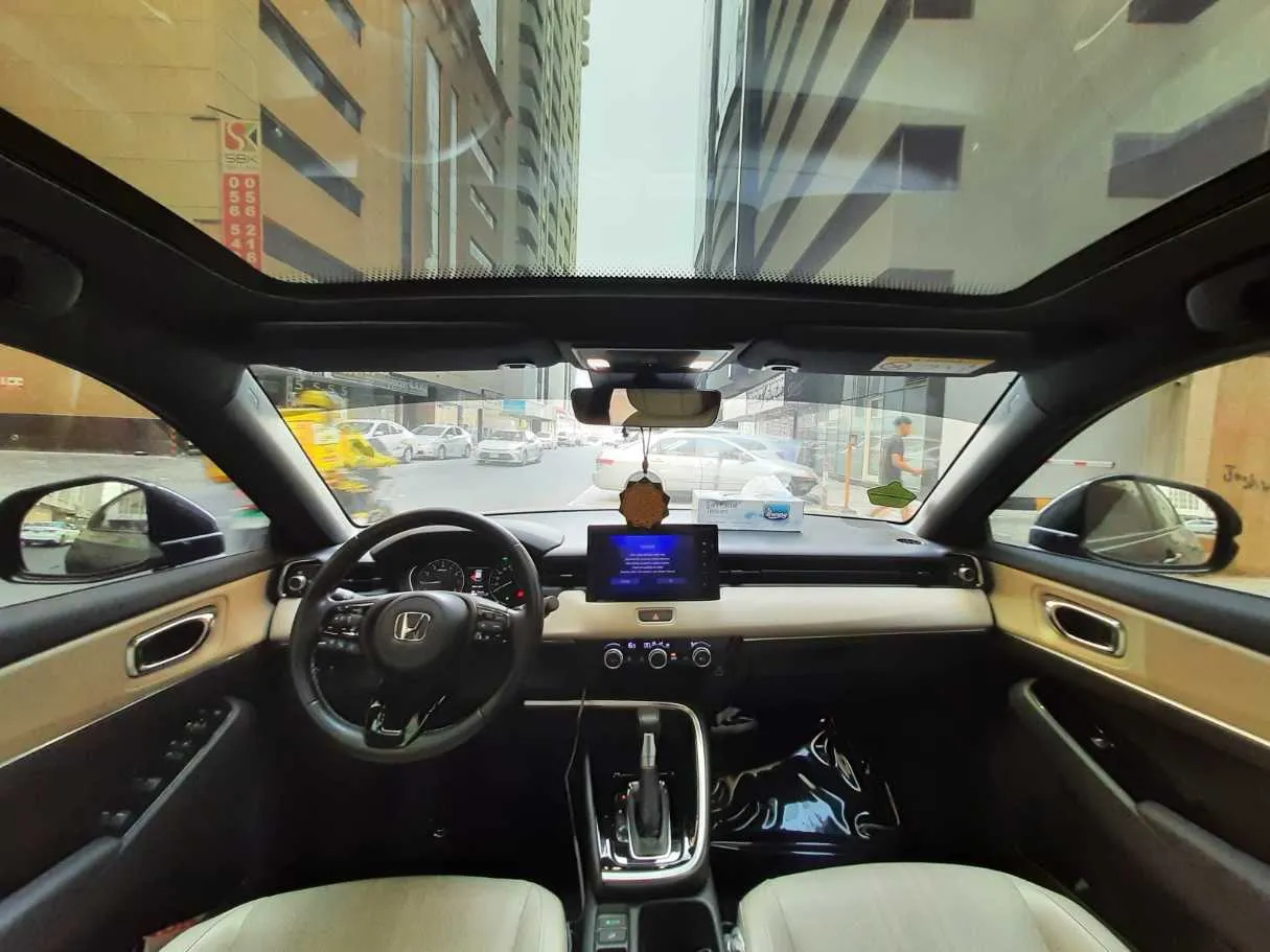 Car image 16