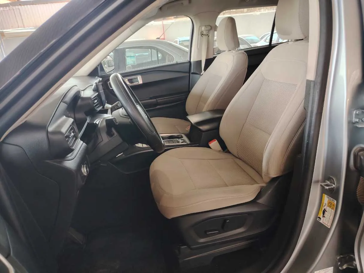 Car image 13