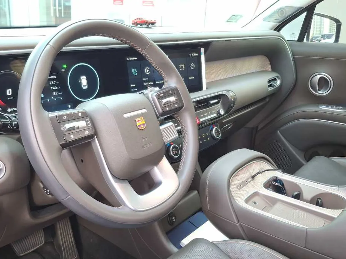 Car image 12