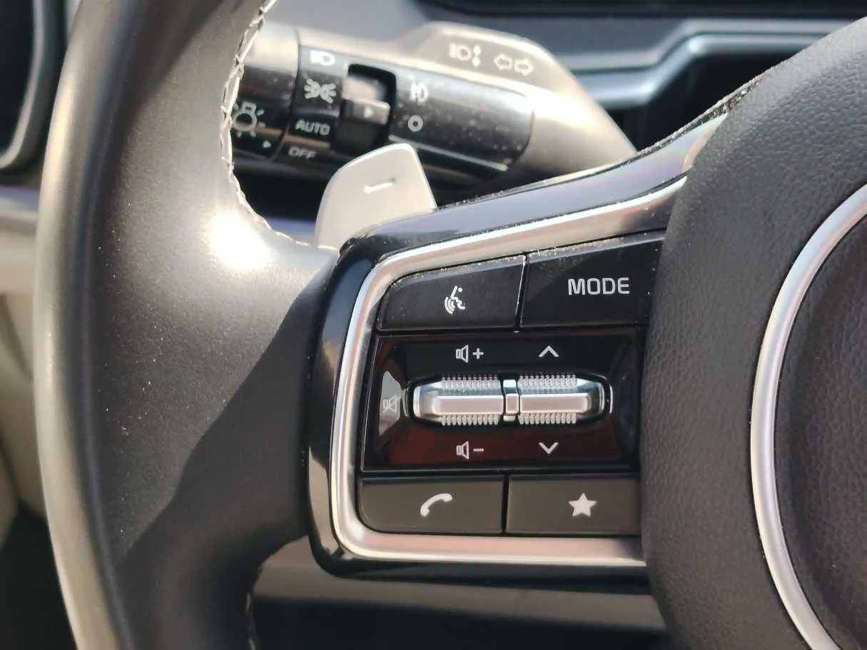 Car image 30