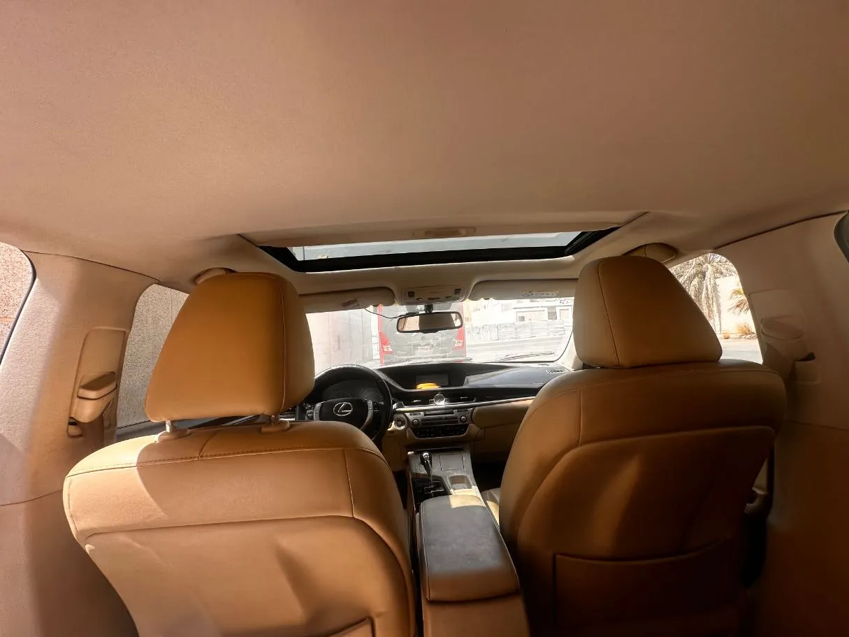 Car image 15