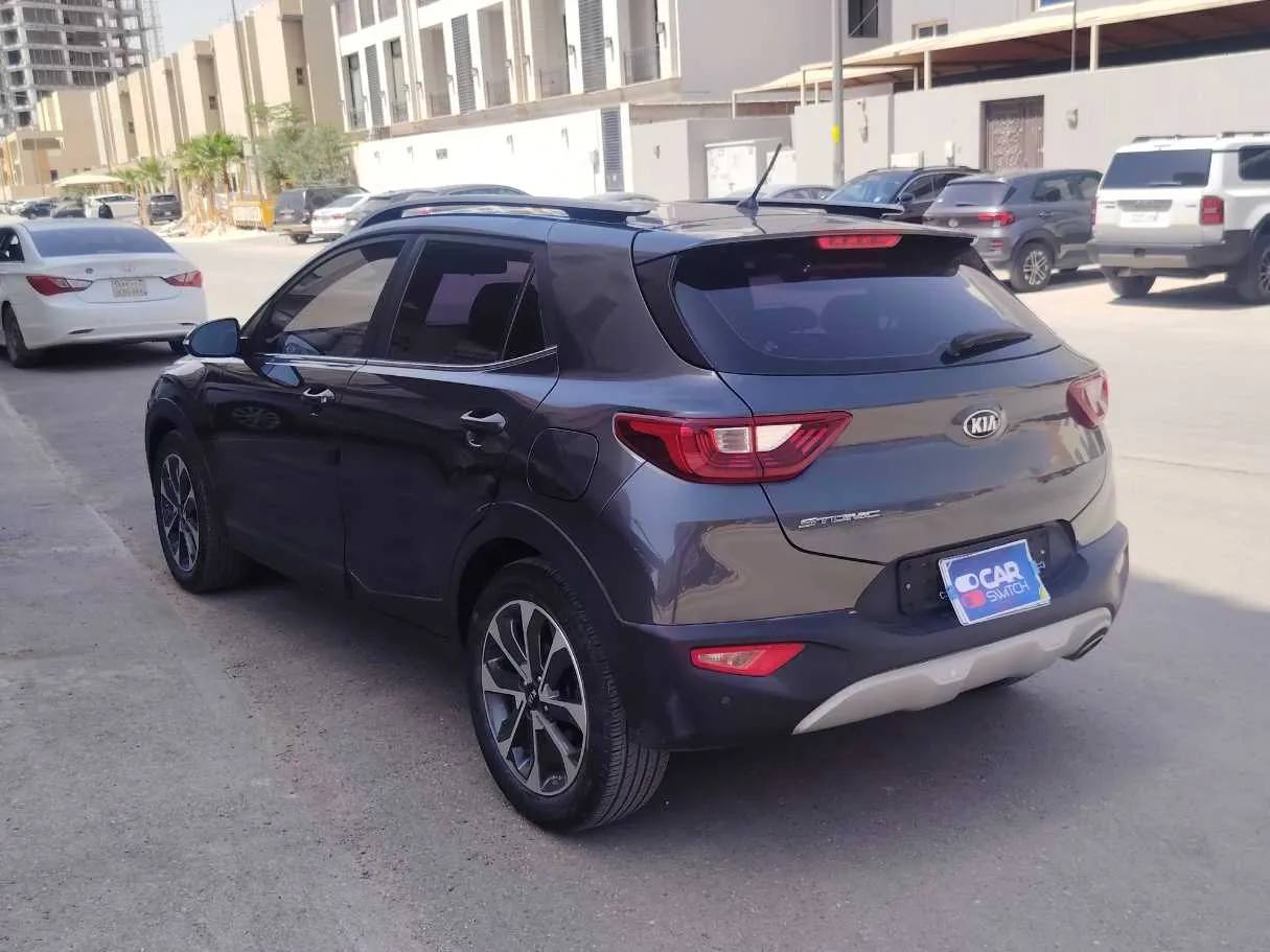 Car image 7