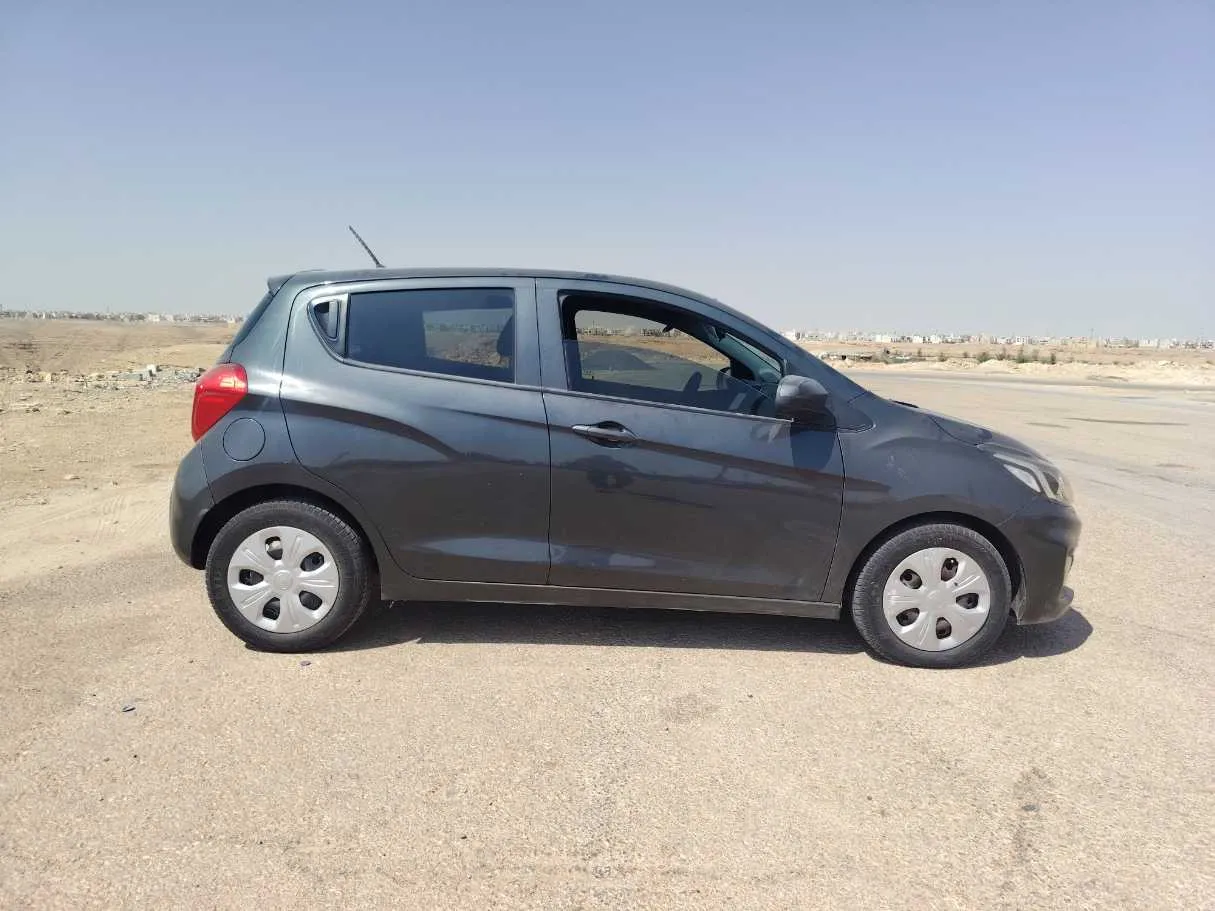 Car image 4