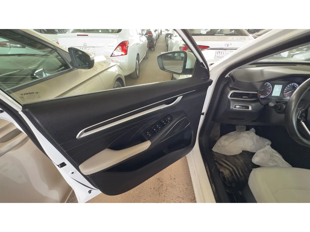 Car image 7