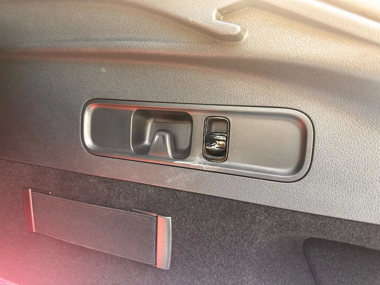 Car image 27