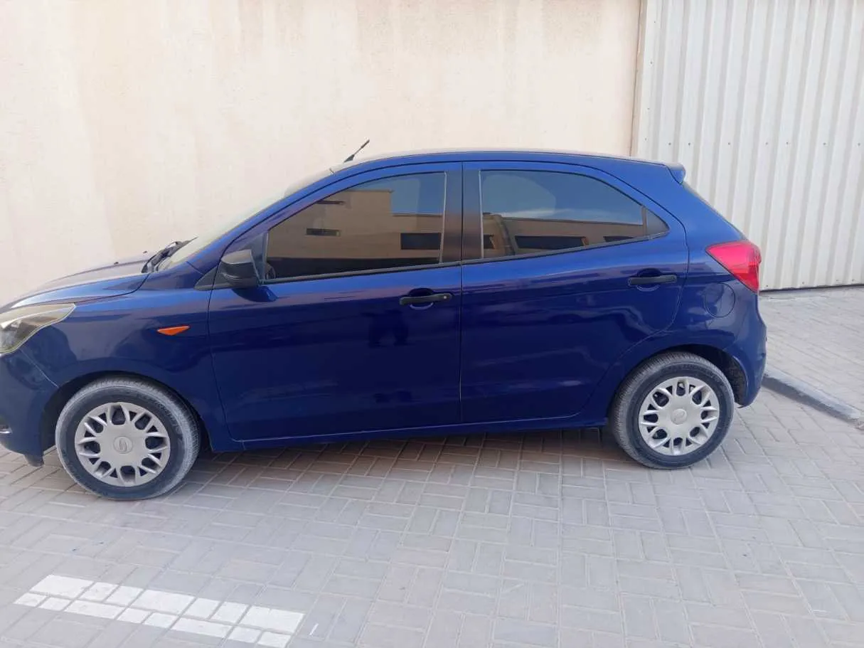 Car image 3