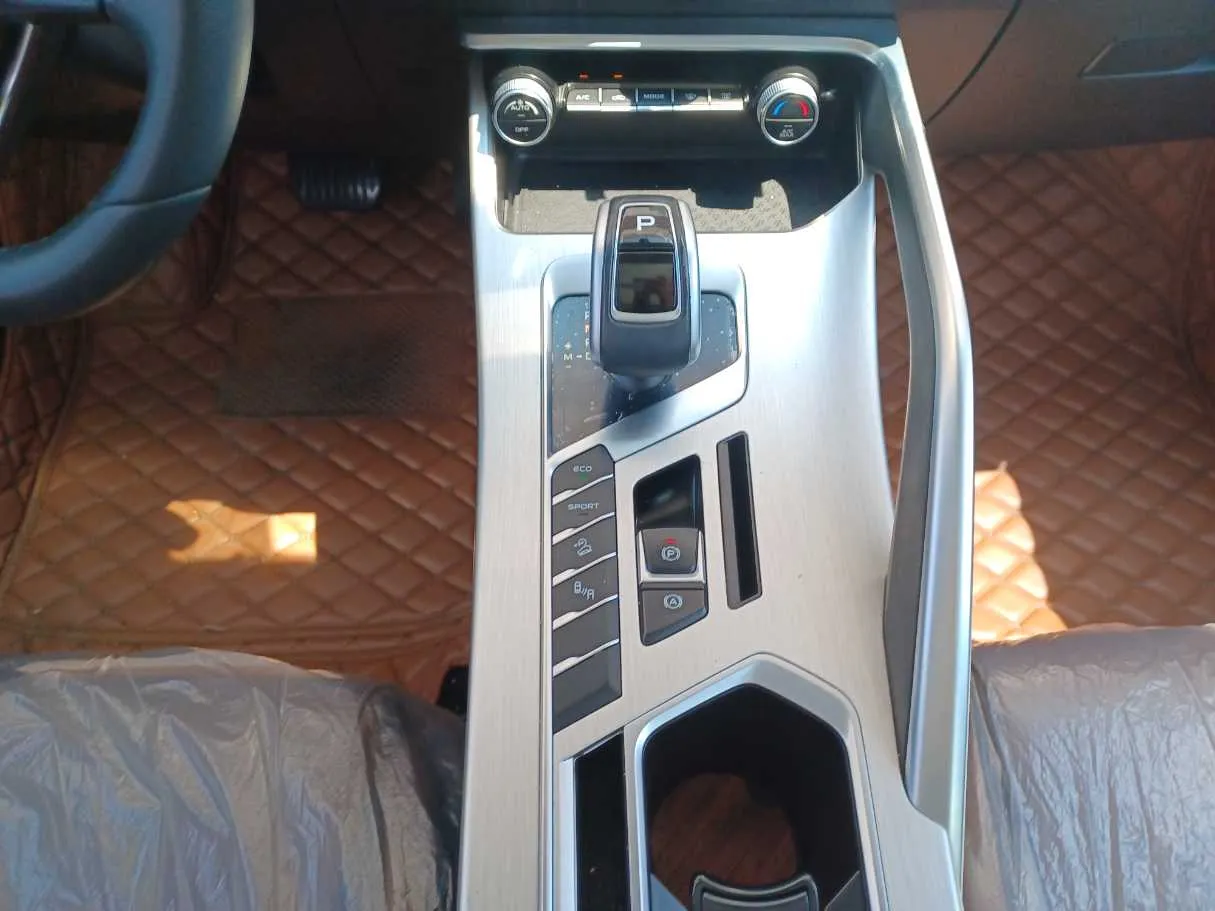 Car image 13