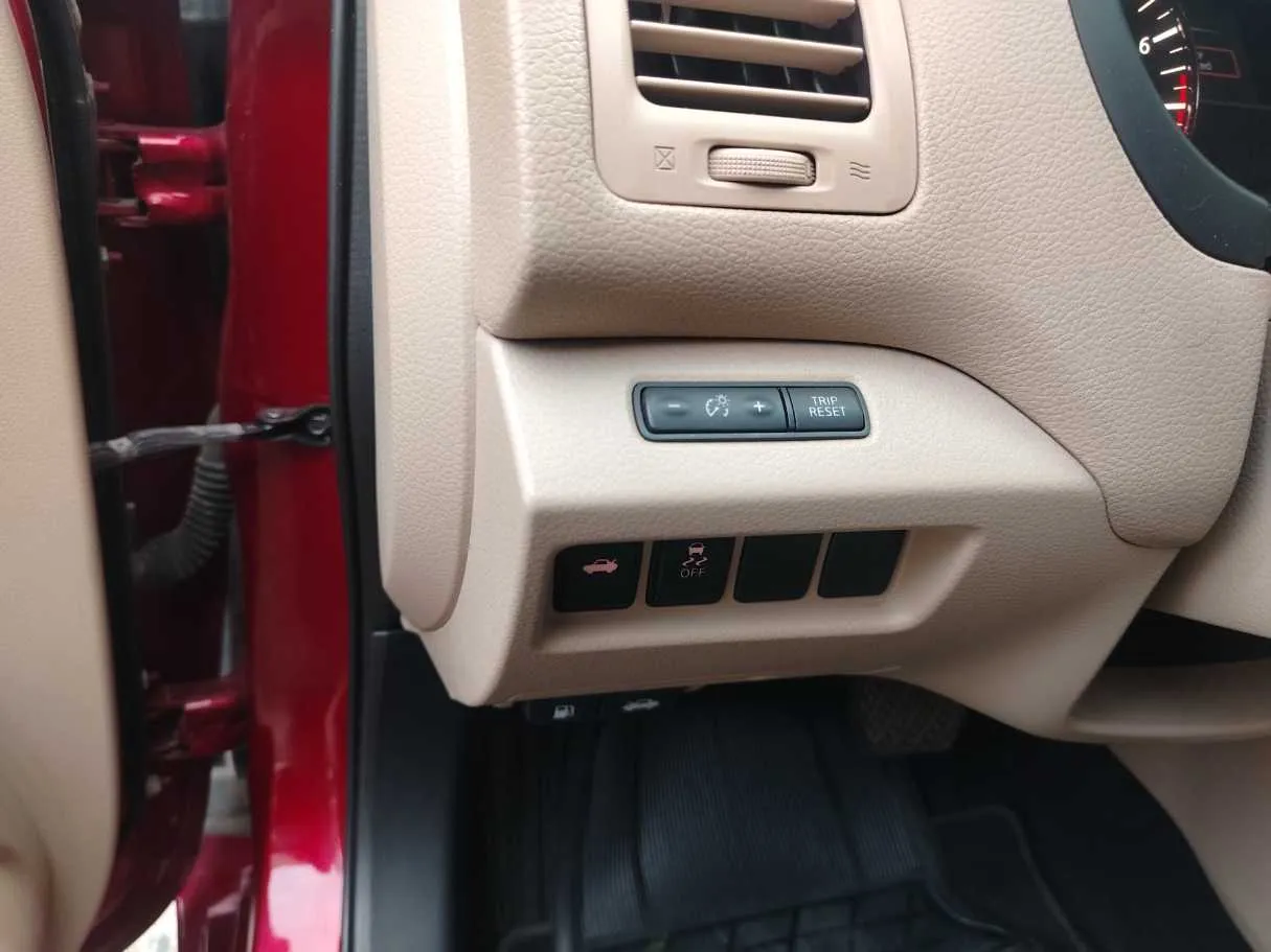 Car image 34