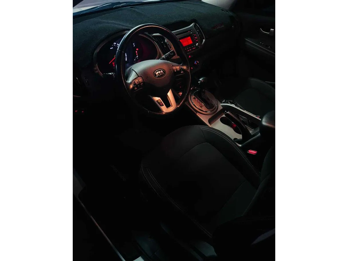 Car image 11