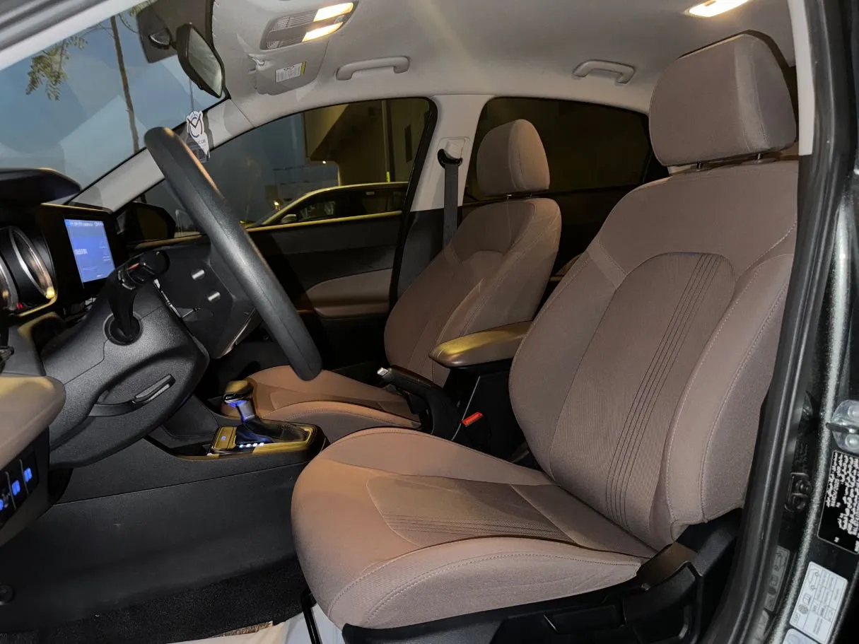 Car image 9