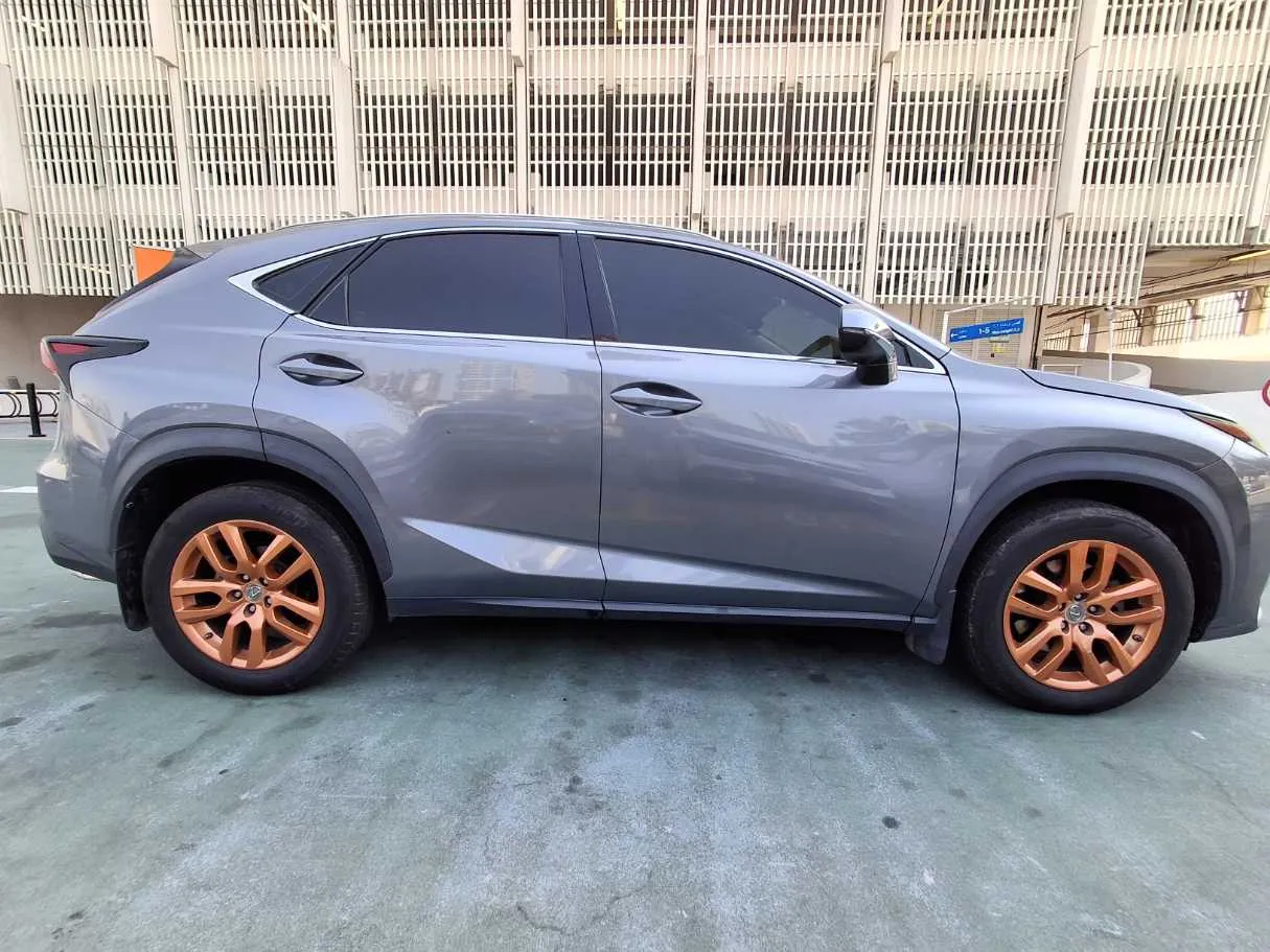 Car image 3