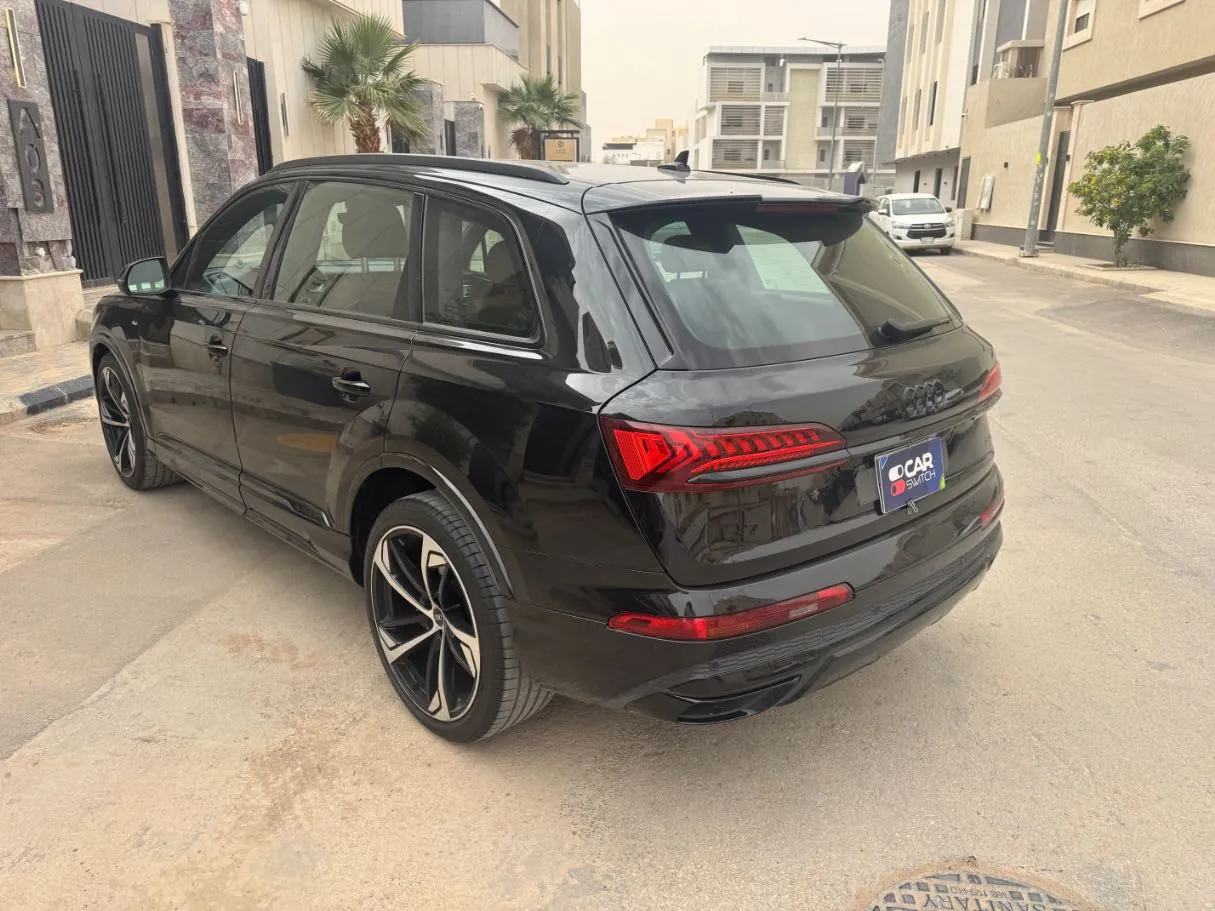 Car image 7