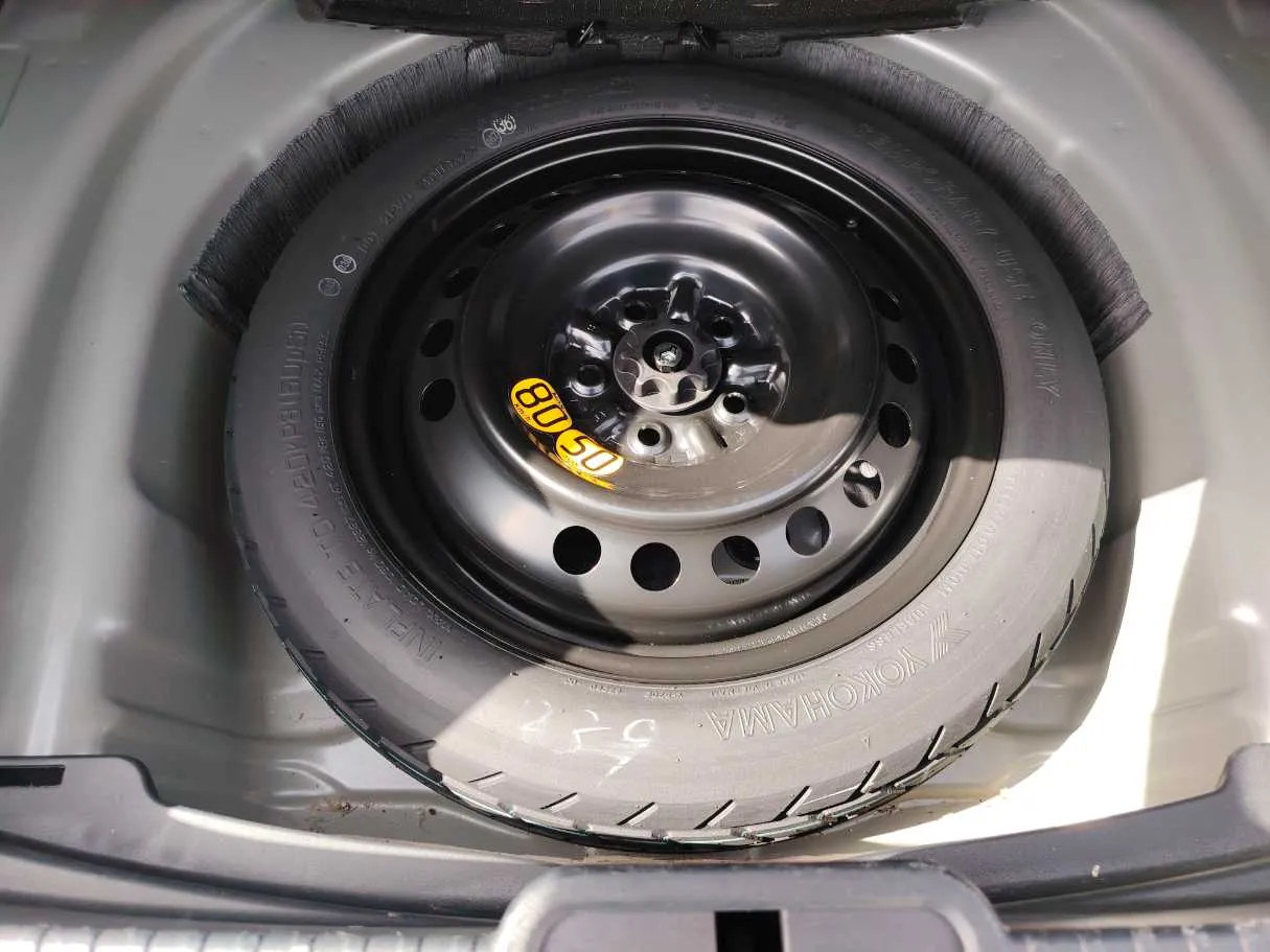 Car image 22