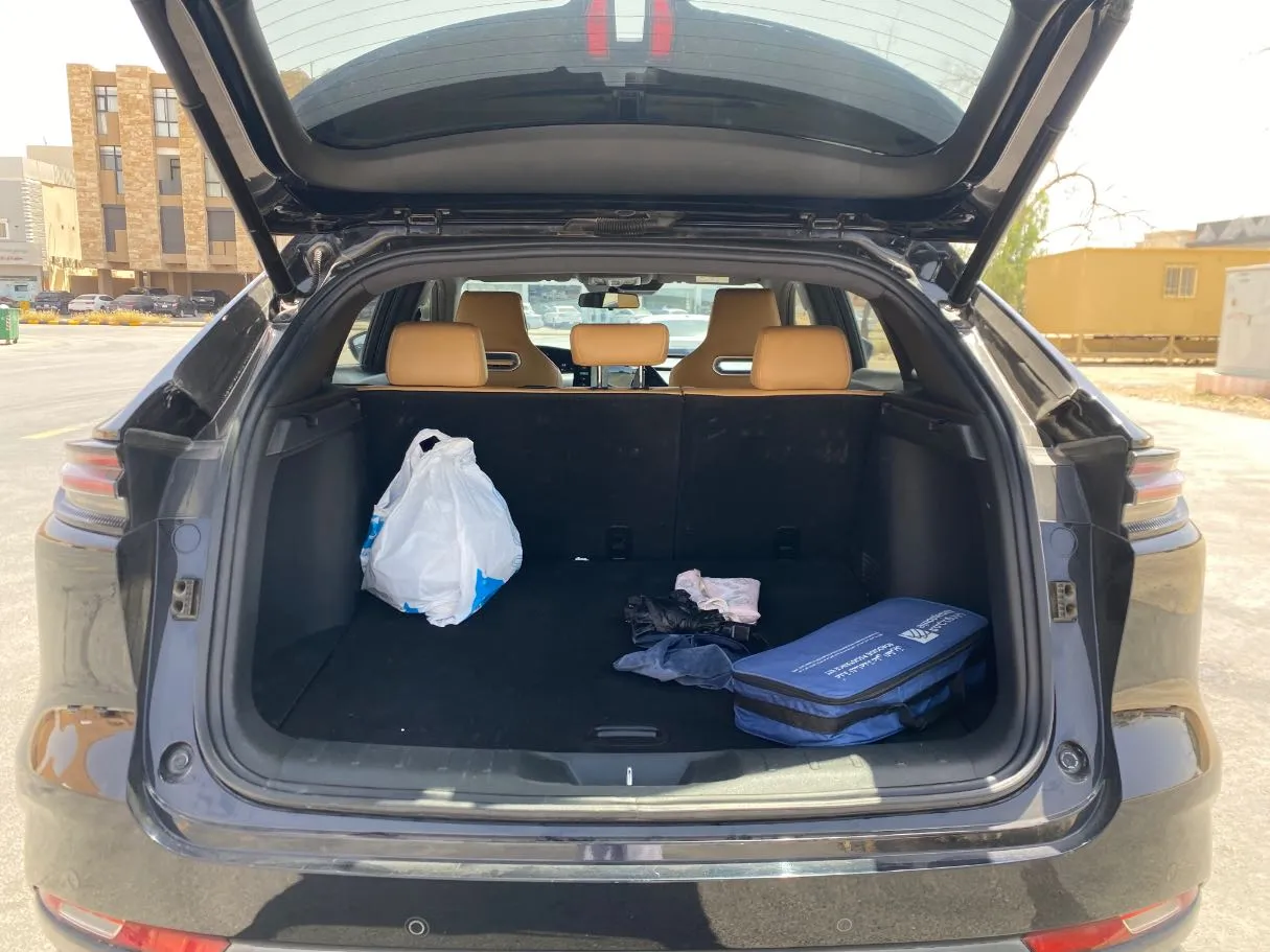 Car image 20