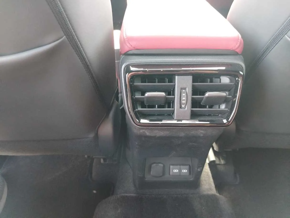 Car image 38