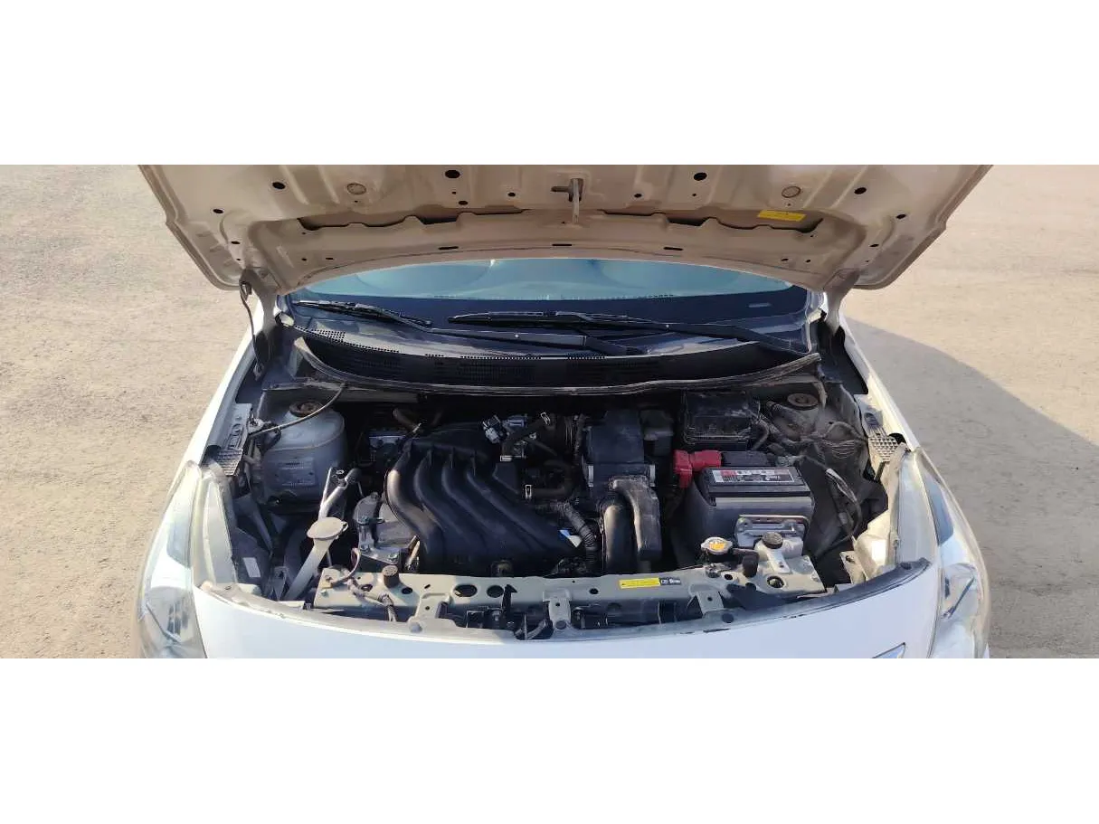 Car image 25