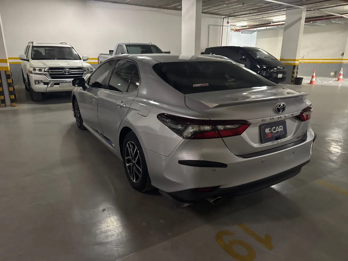 Car image 8