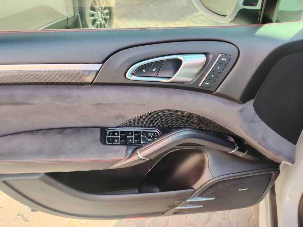Car image 37