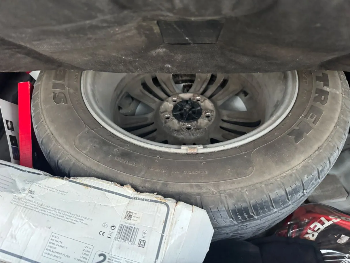Car image 22