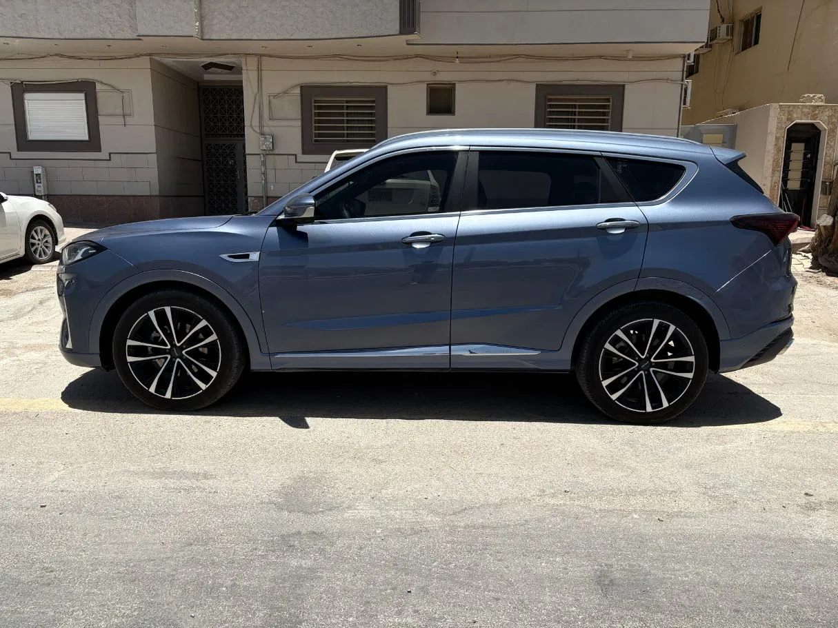 Car image 8