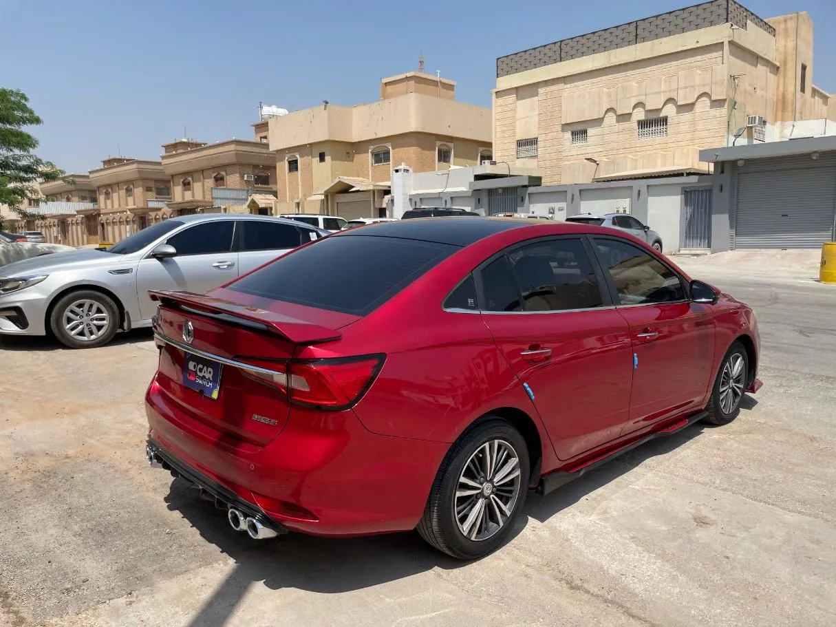 Car image 5