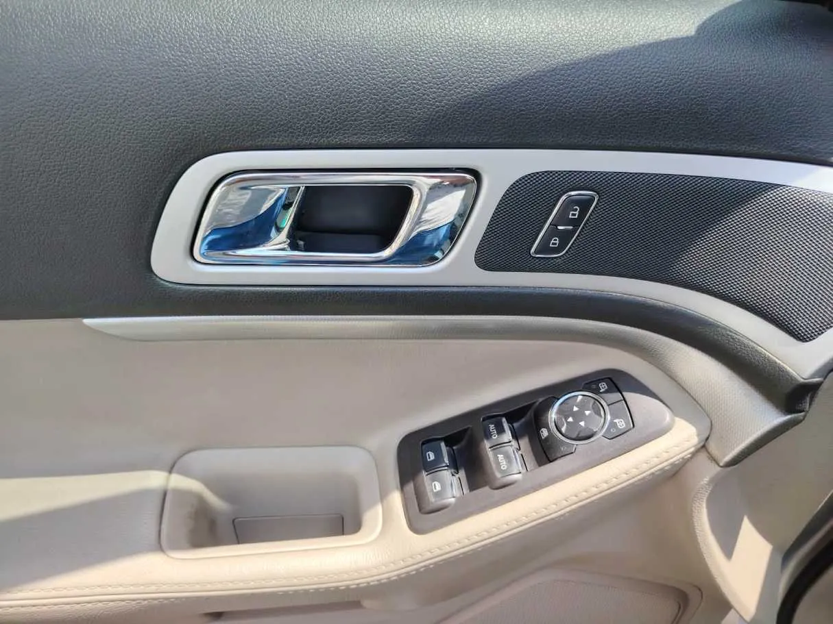 Car image 40