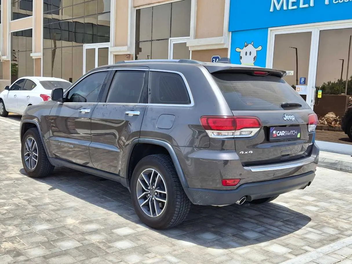 Car image 7