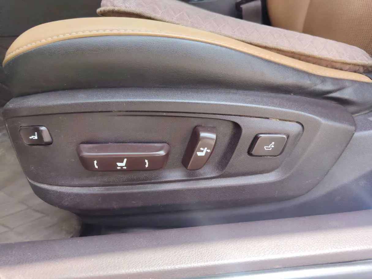 Car image 27