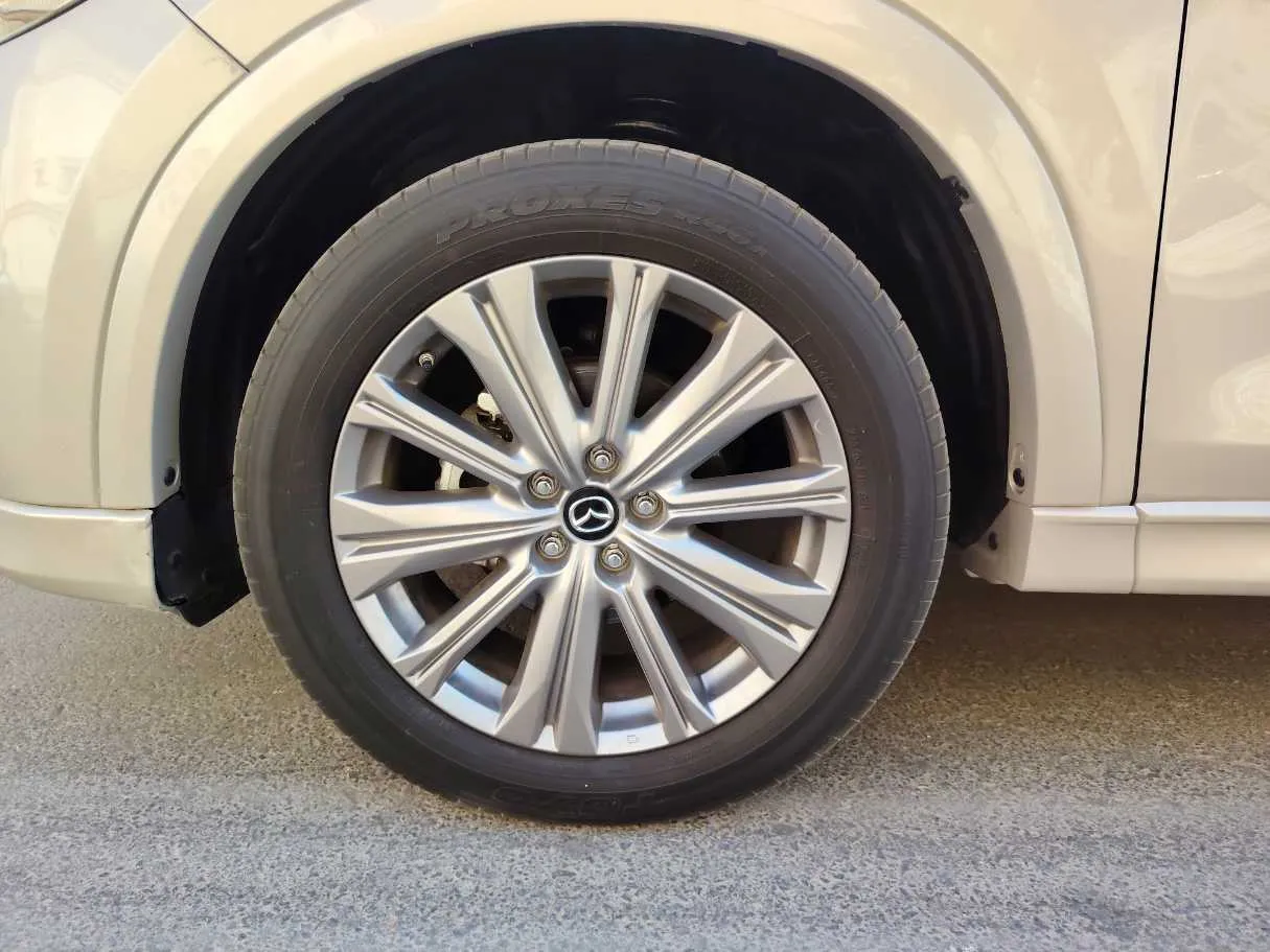 Car image 10
