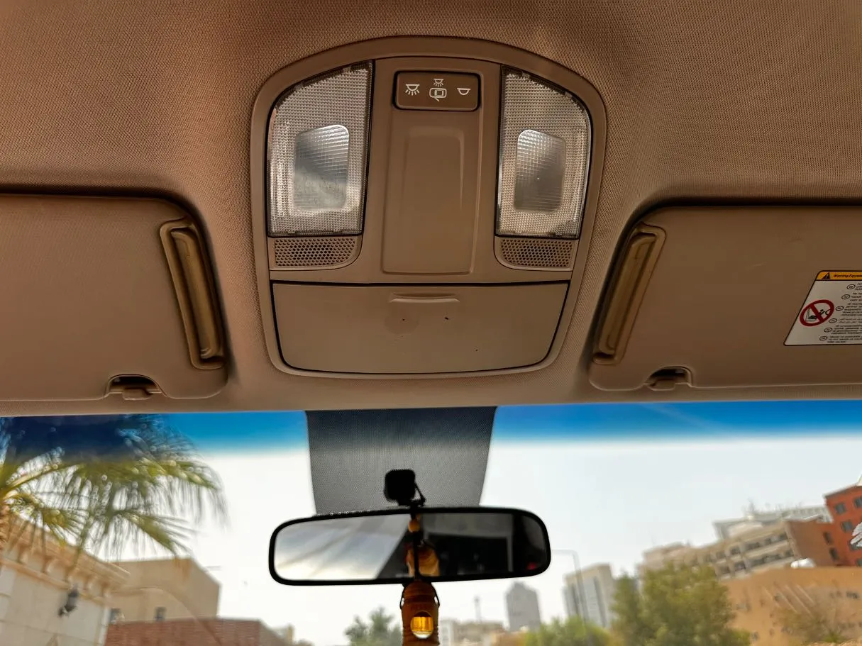 Car image 26