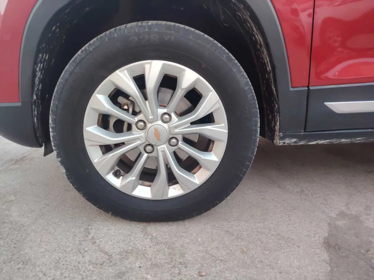 Car image 10