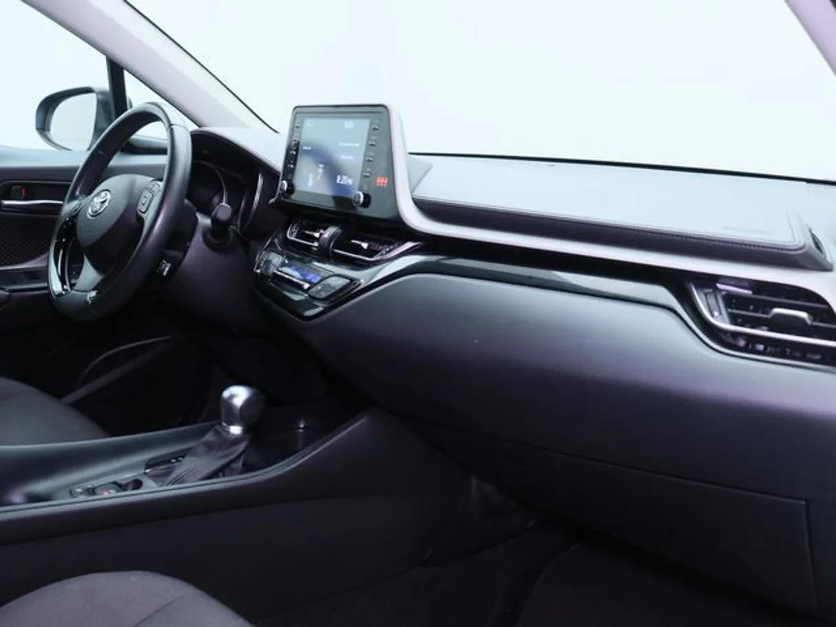 Car image 10