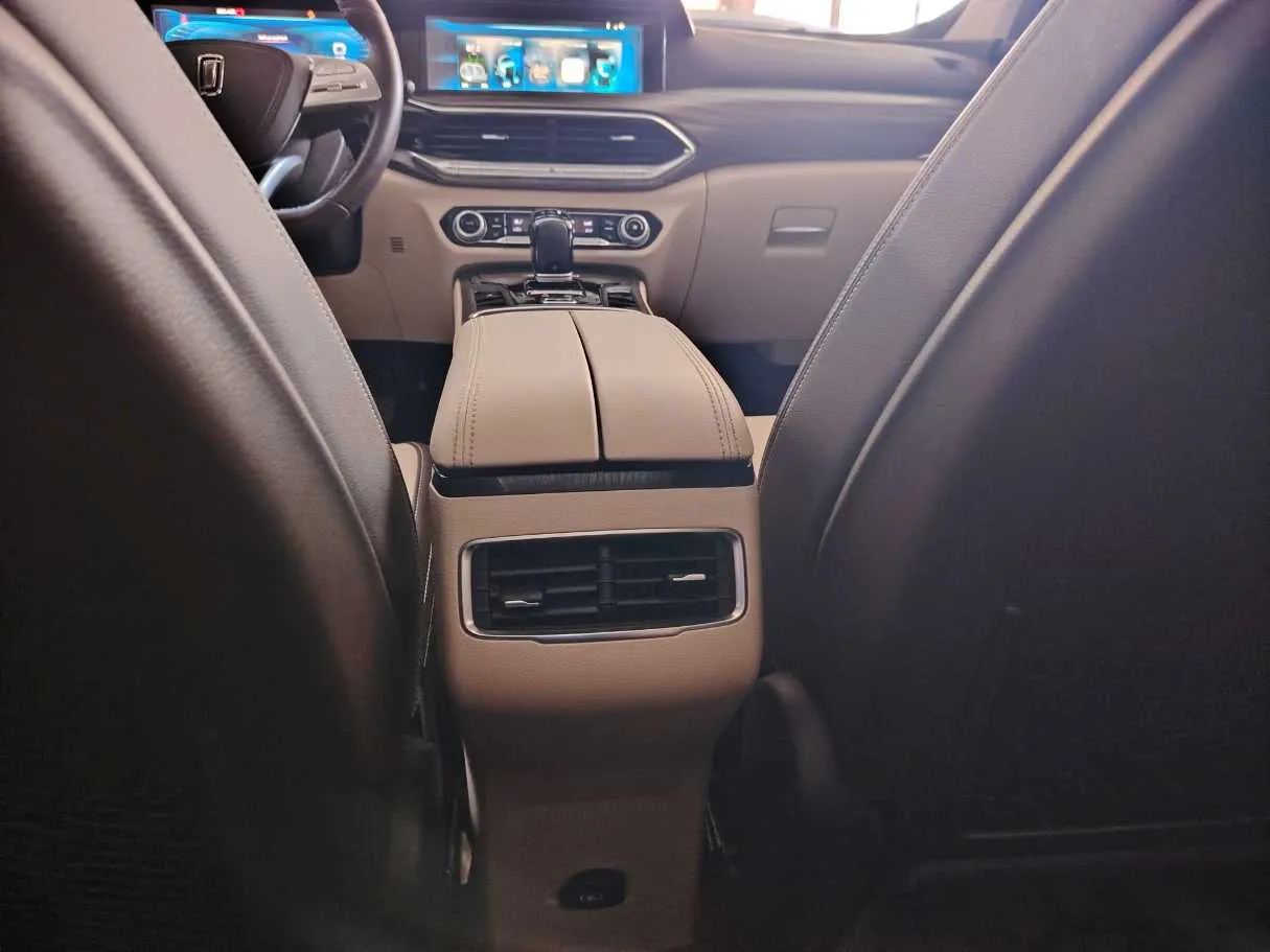 Car image 30