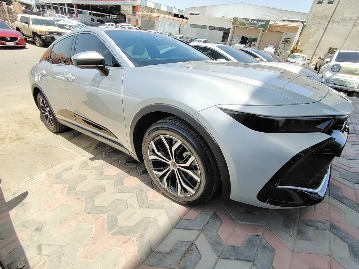 Car image 4