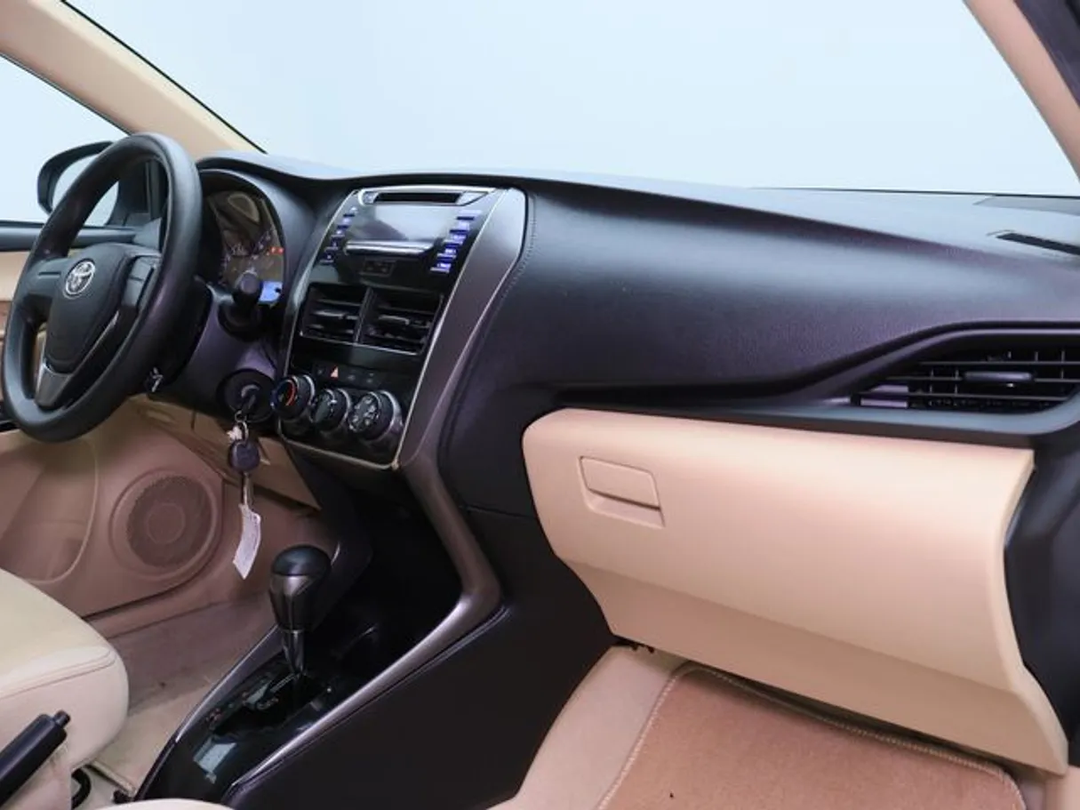 Car image 10
