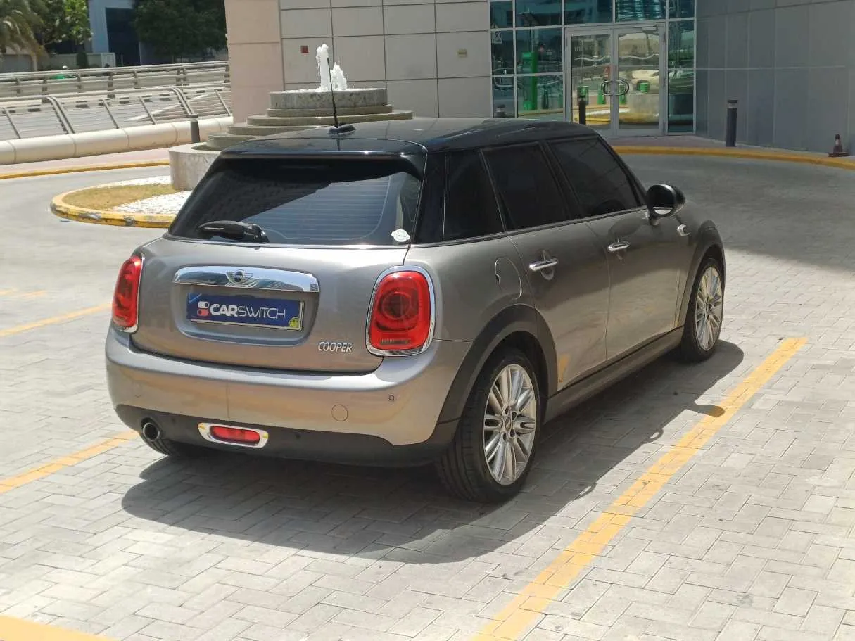Car image 5