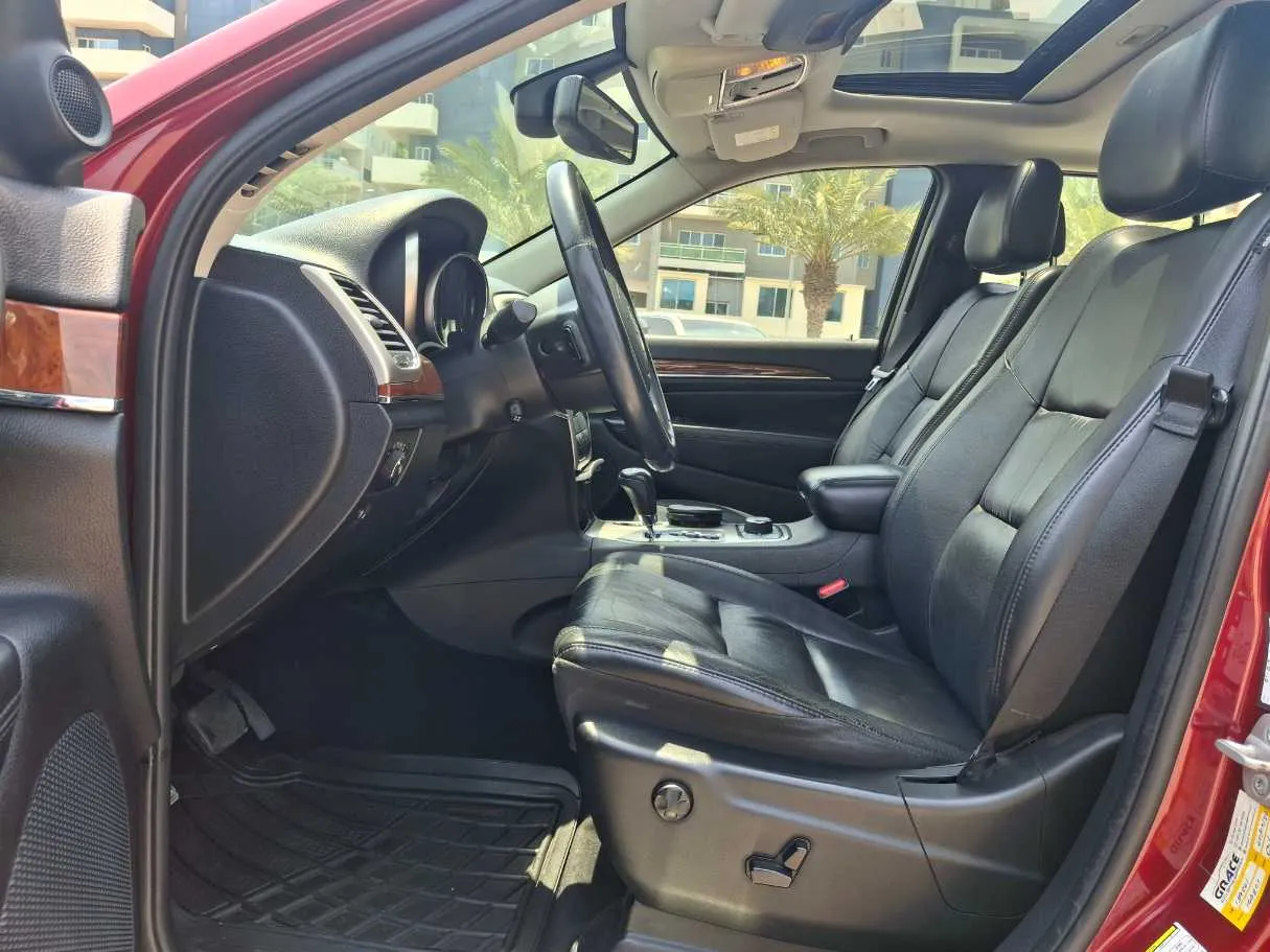 Car image 12