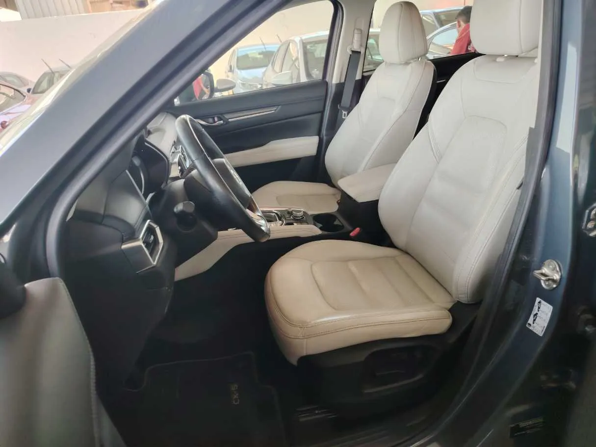 Car image 15