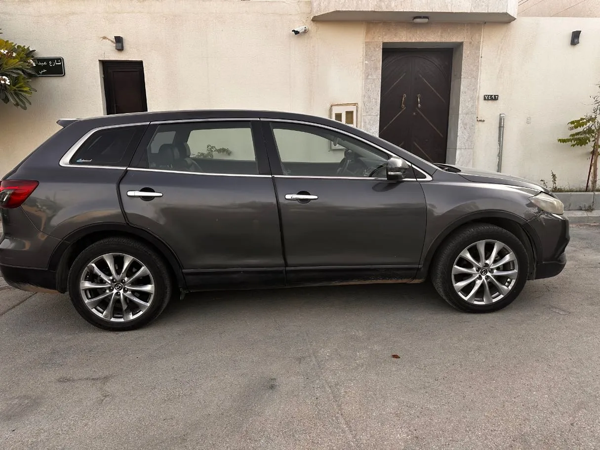 Car image 4