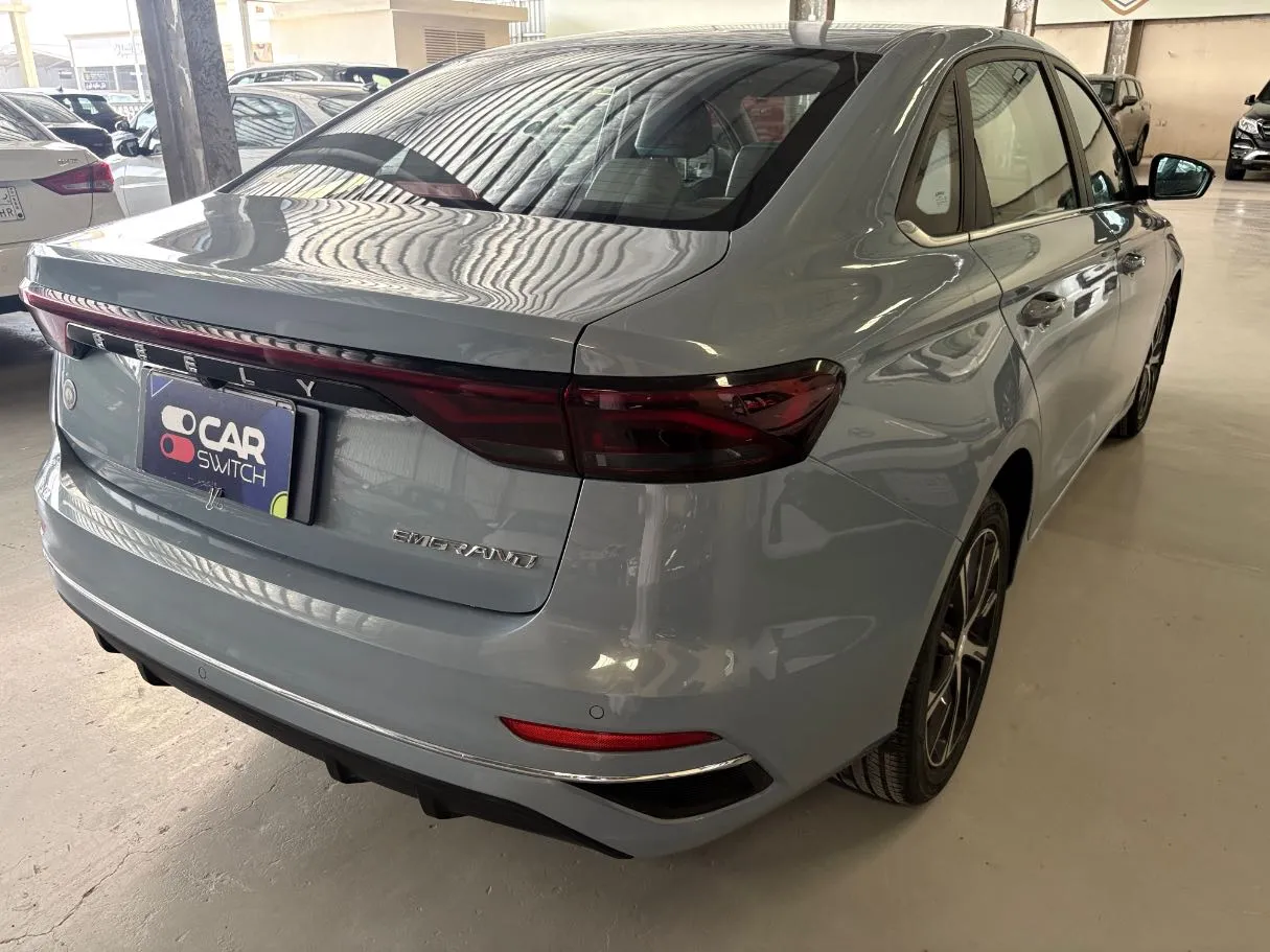 Car image 4